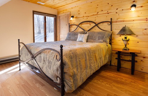 Butler House | Solitude- Luxury Cabin On 22 Acres, Hot Tub, Fireplace, Firepit, A/C Skiing!
