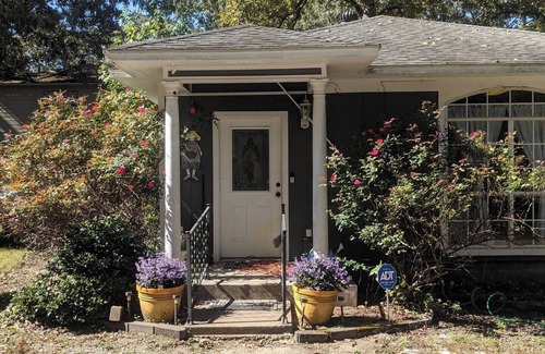 Gibson Cottage | Solitude near the Heart of Little Rock!