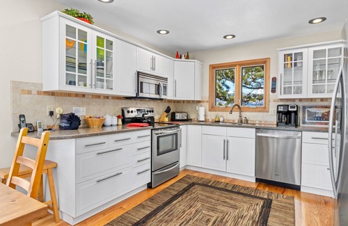Windcliff Estates House | Solitude Vacation Home At Windcliff 3 Bedroom Home by RedAwning