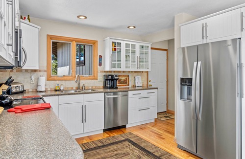 Windcliff Estates House | Solitude Vacation Home At Windcliff 3 Bedroom Home by RedAwning
