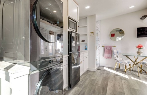 Rio Linda Apartment | Solo Escape w/Hot Tub! 10 Mi to Dtwn Sacramento