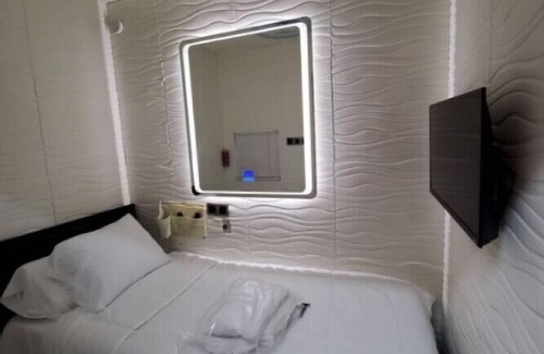 South Loop Hotel | Solo Explorer’s Nest | Walk to Museums & Parks