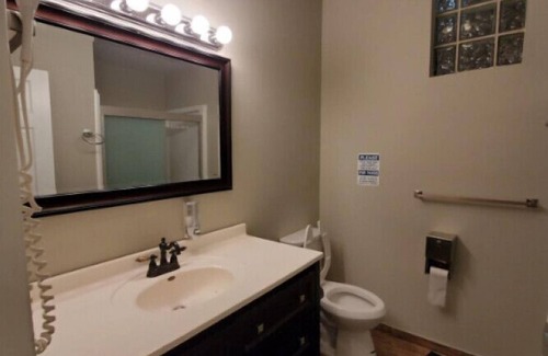 South Loop Hotel | Solo Explorer’s Nest | Walk to Museums & Parks