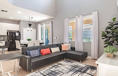 Loughman House | Solterra 6BR, 4 enSuites, Pool & Game Room