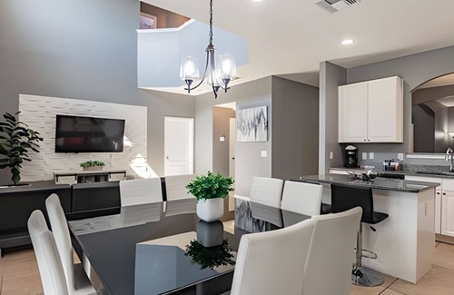 Loughman House | Solterra 6BR, 4 enSuites, Pool & Game Room