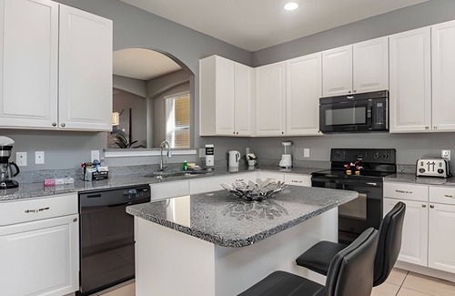 Loughman House | Solterra 6BR, 4 enSuites, Pool & Game Room