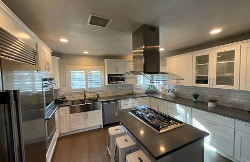 The Plaza House | ~Soluna~ 4-Bedroom Oasis w Expansive Outdoor Living—Positioned Between LA & OC