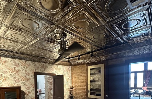 Malvern House | Solve the Judge Glover Mystery and open the safe from the late 1800's !