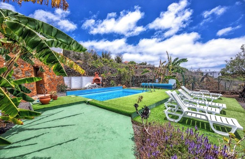 El Paso Cottage | Sombrero de Pico C, with shared swimming pool in El Paso, island of La Palma