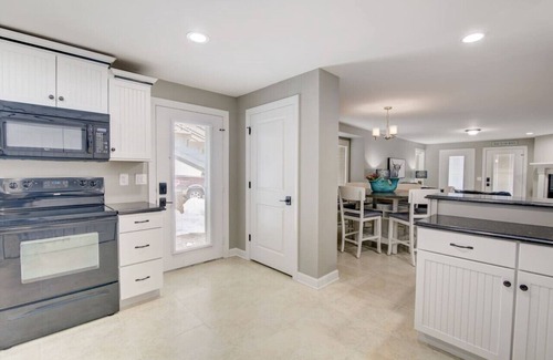 Lake Delton Condo | Some'R on the Beach - Beachfront Condo for Six