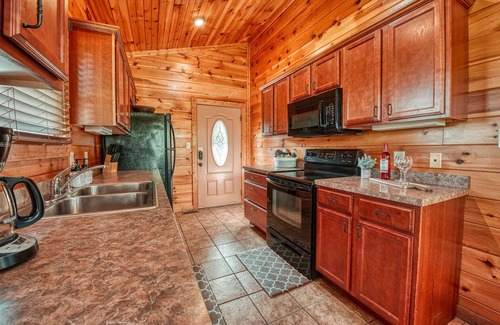 Gatlinburg Cabin | ☀Someday Cabin! Pet Friendly✔HotTub✔Game Room✔Grill✔