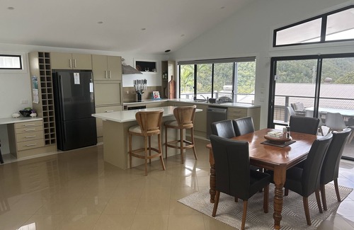 Somerset Dam House | Somer Get Away