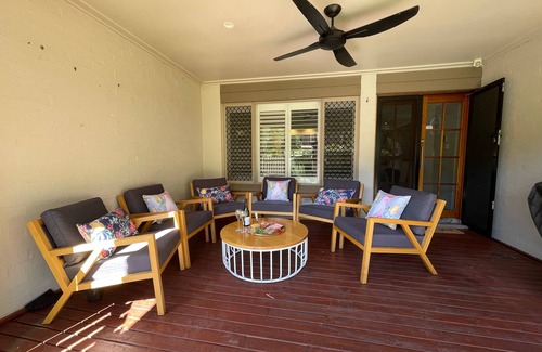 Somerset Dam House | Somerset Dam Retreat - Relax & unwind. Sleeps 10