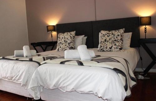 Somerset West House | Somerset Guest Lodge - Western Cape