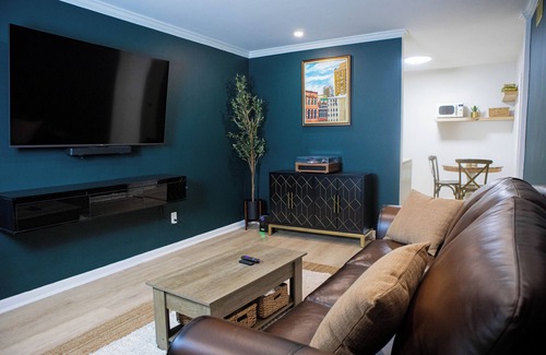 Crestline Heights Condo | Somerset- Luxury Condominium in Birmingham