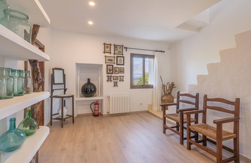 Llevant Villa | "SON FERRERER DEN VOLA VOLA" with Mountain & Sea Views, Close to Palma