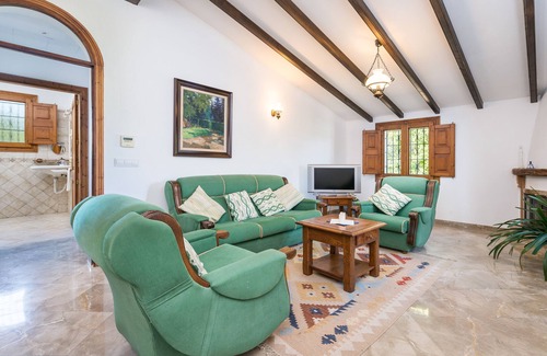 Petra Cottage | Son Perxa rural villa for 10 people just 15 minutes from the beach.