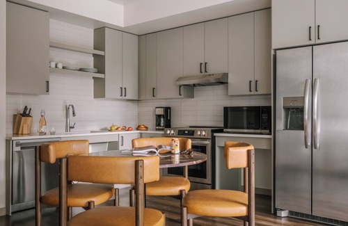 Jefferson Park Apartment | Sonder at Skyline | Accessible King Studio Apartment