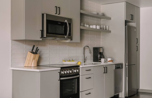 Jefferson Park Apartment | Sonder at Skyline | King Studio Apartment w/Balcony