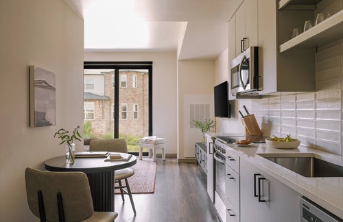 Jefferson Park Apartment | Sonder at Skyline | King Studio Apartment