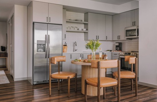Jefferson Park Apartment | Sonder at Skyline | Two-Bedroom Apartment