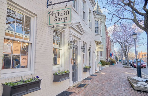 Old Town Alexandria Apartment | Sonder The Grace | Queen Studio Apartment