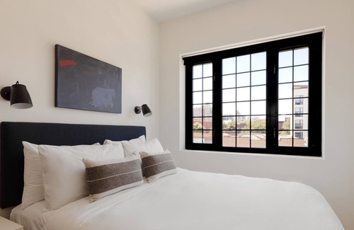 Gowanus Apartment | Sonder The Industrialist | Superior Queen Room