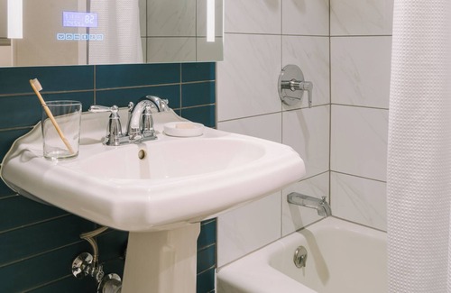 Connecticut Ave - K Street Apartment | Sonder The Quincy | King Room+