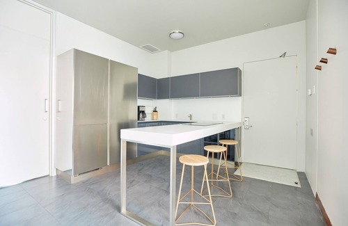 Fashion District Apartment | Sonder The Slate | Superior Lofted King Suite+ w/Balcony