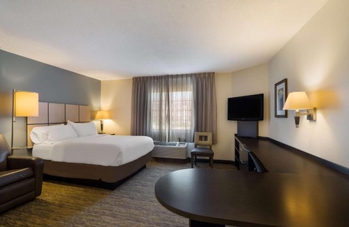 West Des Moines Hotel | Sonesta Simply Suites Des Moines
