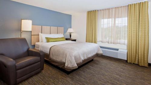 Wichita Hotel | Sonesta Simply Suites Wichita Airport