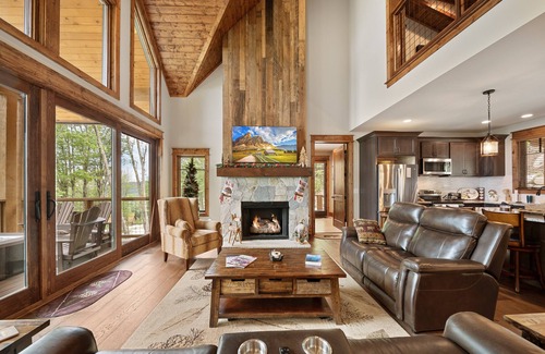 Banner Elk House | Song on the Mountain at Eagles Nest - hot tub, firepit, gameroom, foosball & arcade, gas fire table
