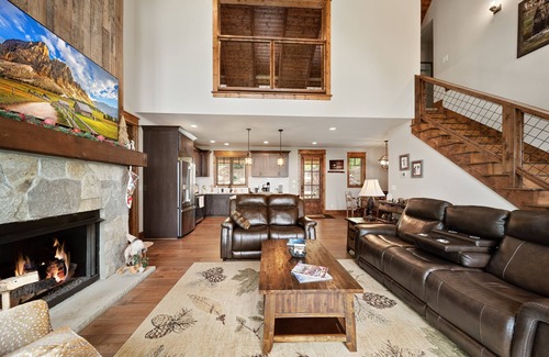Banner Elk House | Song on the Mountain at Eagles Nest - hot tub, firepit, gameroom, foosball & arcade, gas fire table
