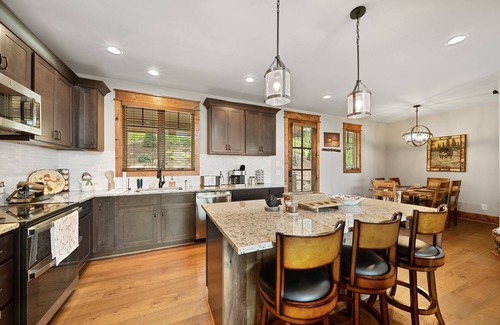 Banner Elk House | Song on the Mountain at Eagles Nest - hot tub, firepit, gameroom, foosball & arcade, gas fire table