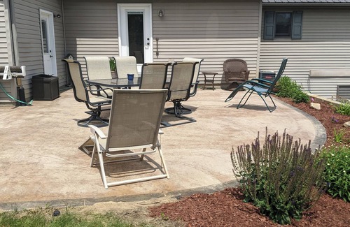 Shipshewana House | Songbird Haven, 3 min from town, & Pumpkinvine. Full house, 3 bedroom, 2 bath.