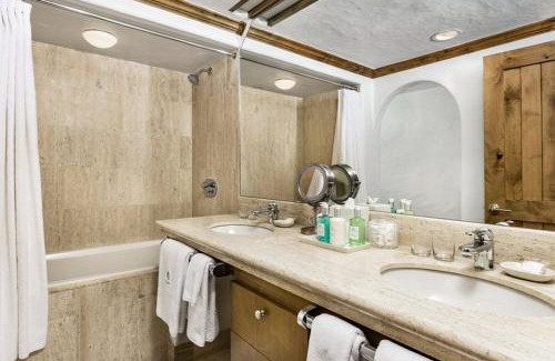 Vail Apartment | Sonnenalp Vail - Hotel Room With 2 Double Beds