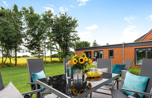 Emmelsbull Apartment | Sonnenfang - not far from Sylt, rural, idyllic, North Sea vacation, garden