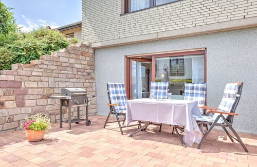 Pombsen Apartment | Sonnige Wohnung in Bad Driburg mit Garten
