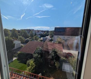 Munchen District Apartment | sonniges Dachgeschoss am münchner Stadtrand