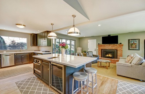 Sonoma House | Sonoma Vineyard Estate with 3 Bedrooms and Pool - Includes Wine Tasting Passport