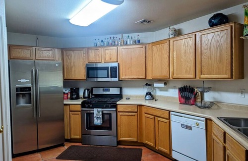 Tucson House | 🌵Sonoran Sanctuary🏡 w/Garage, WFH Setup by I-10 & Downtown