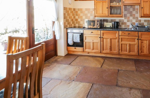 Wigton Cottage | SONYA'S COTTAGE, family friendly, with hot tub in Anthorn