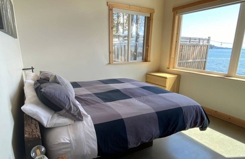 Sooke Cabin | Sooke Oceanfront with hot tub and King bed!