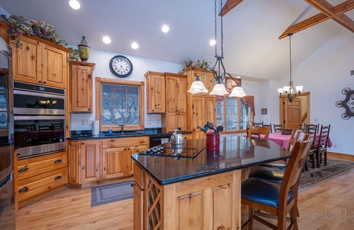 The Galena Territory House | Soon to be a 6 Bedroom - Sleep 14! Travel 2 Trillium!