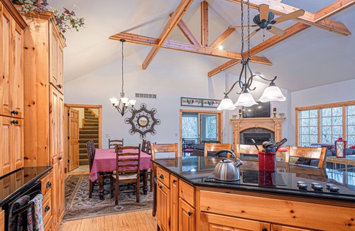 The Galena Territory House | Soon to be a 6 Bedroom - Sleep 14! Travel 2 Trillium!