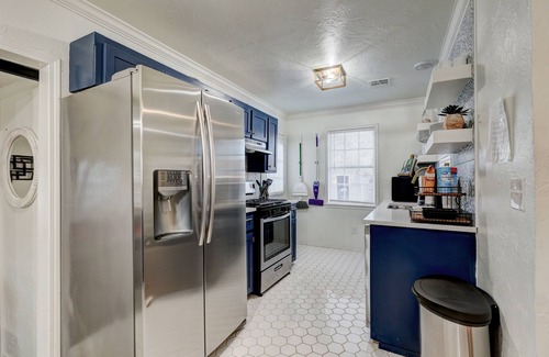 Norman House | SOONER SUITE - 5 Min From OU - Media Room & Fire Pit - 7 Guests