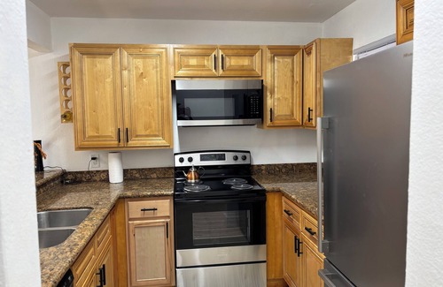 Golden Lakes Apartment | Soothing 2-bedroom apartment with AC in Royal Palm beach
