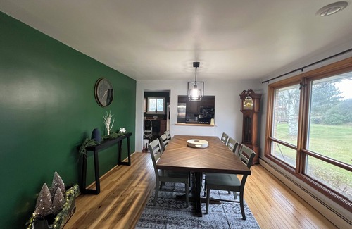 Homeacre-Lyndora House | Soothing 2-bedroom house with WiFi in Butler