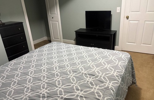 Lorain Apartment | Soothing 3-bedroom apartment with AC in Lorain