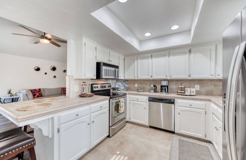 Raisin House | Soothing 3-Bedroom Home in a North East Fresno!